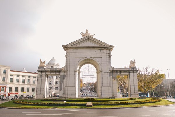 Uncover london's financial legacy: a captivating guide to immersive historical walking tours